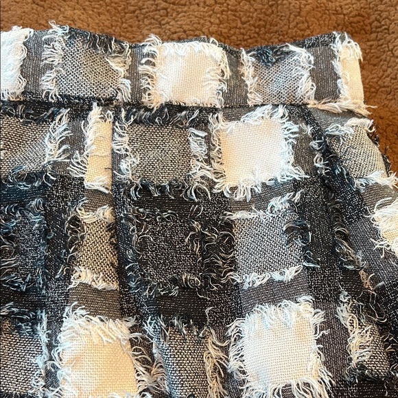 Chic Black and White Checkered Skirt - Picture 7 of 14